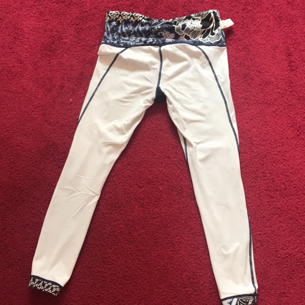 Athleta Patchwork Floral Salutation 7/8 Legging -… - image 5